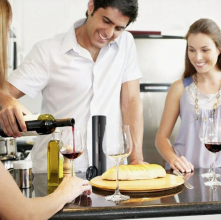 Sorprende a Tu Pareja Con Un Descorche Elegante y Sin Esfuerzo